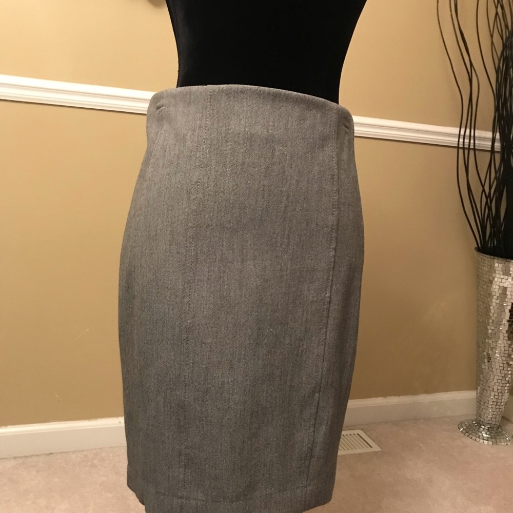 Express gray pencil skirt size 4 slight stretch